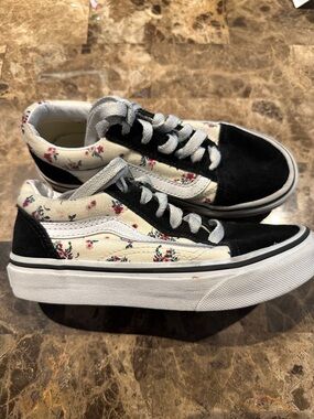 Vans Kids Floral Low-Top Sneakers size 13  - Black and Cream with Pink Accents